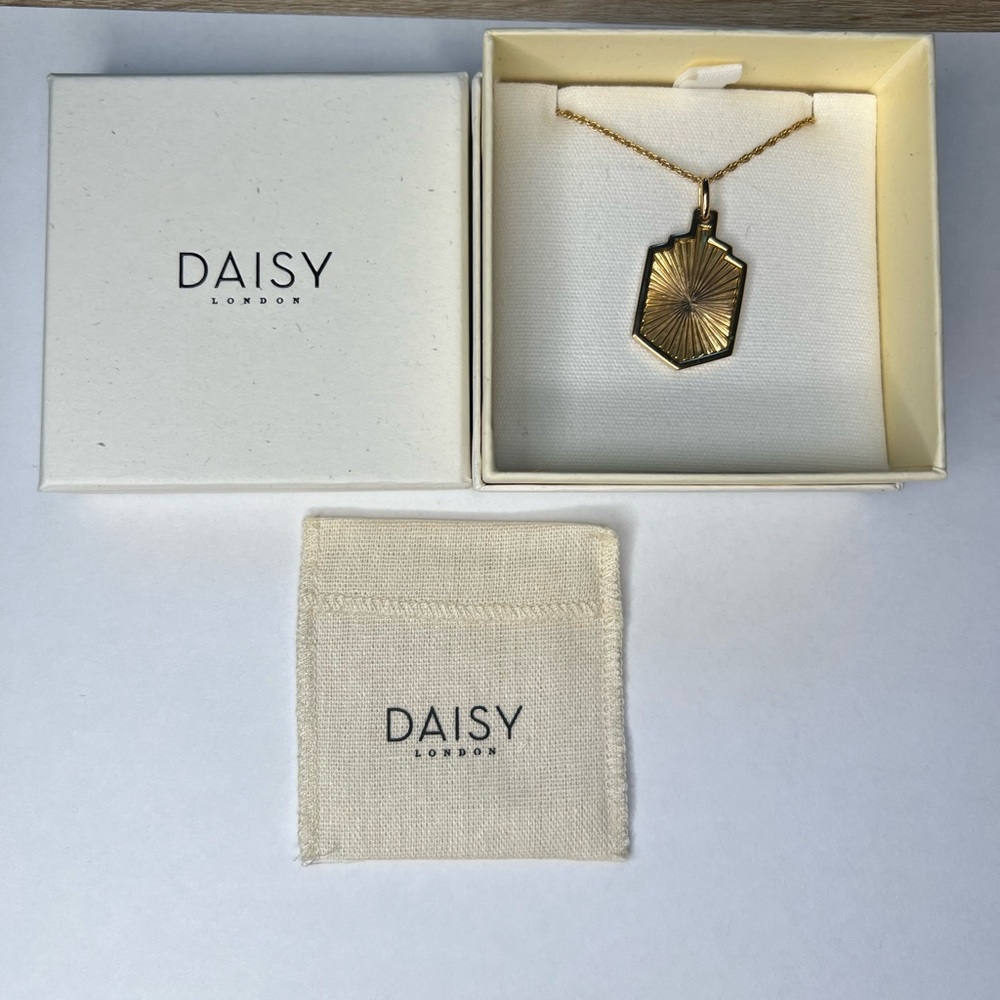 Daisy London Goddess Burst necklace